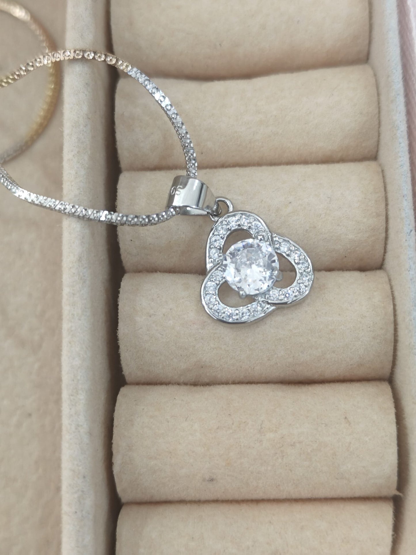 SOLITAIRE PENDANT WITH CHAIN image 0